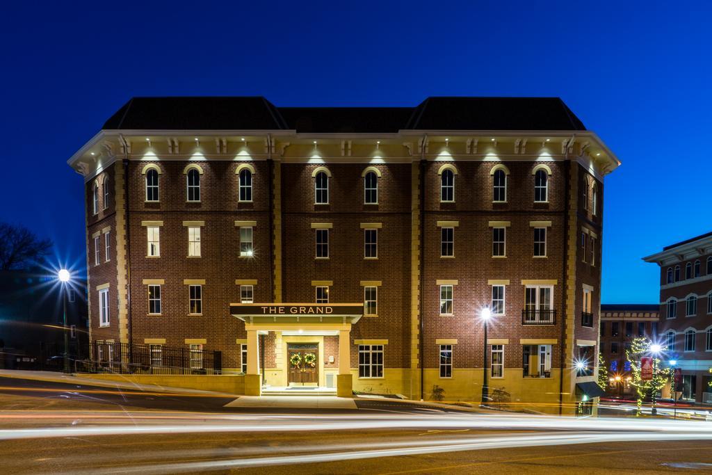 The Mount Vernon Grand Hotel Bagian luar foto